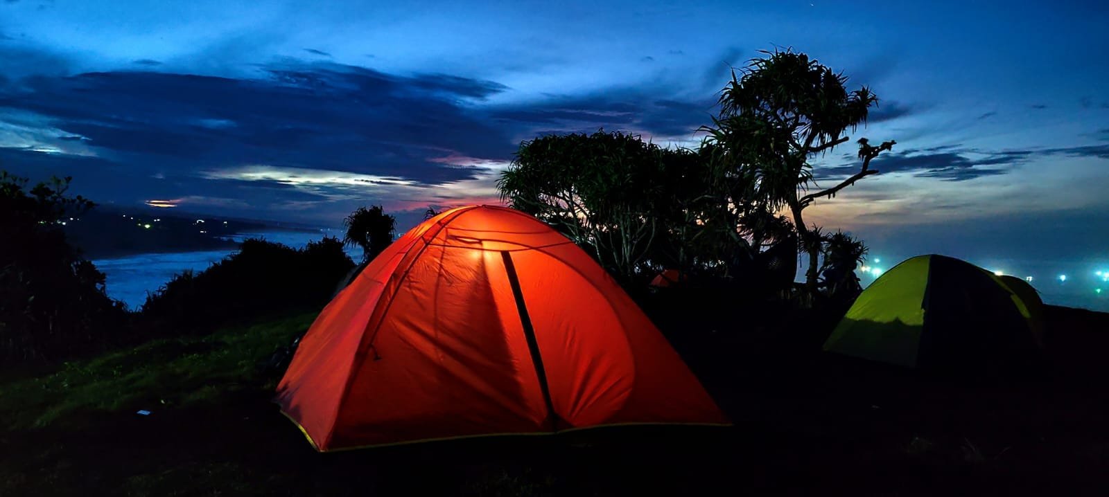 Berburu Sunset di Puncak Guha Garut Selatan