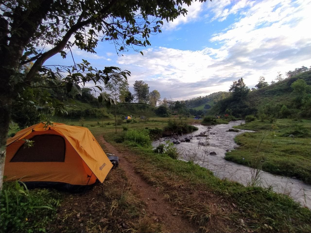 Berwisata di Bumi Perkemahan Ranca Cangkuang PPTK Gambung