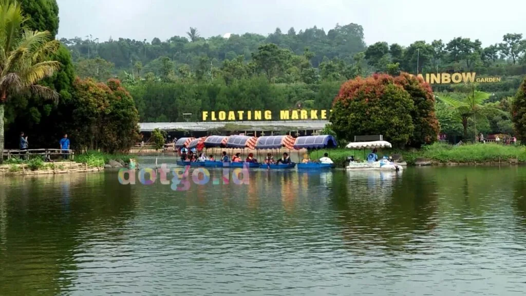 Floating Market Lembang Bandung yang Wajib Dikunjungi