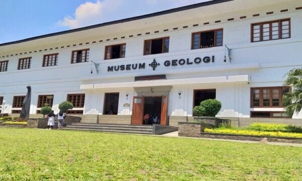 Mengenal Sejarah Museum Geologi Bandung dan Koleksinya