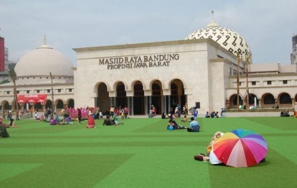 Fakta Masjid Raya Bandung yang Perlu Kamu Ketahui