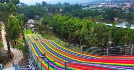 Wahana Rainbow Slide Lembang, Perosotan yang Megah