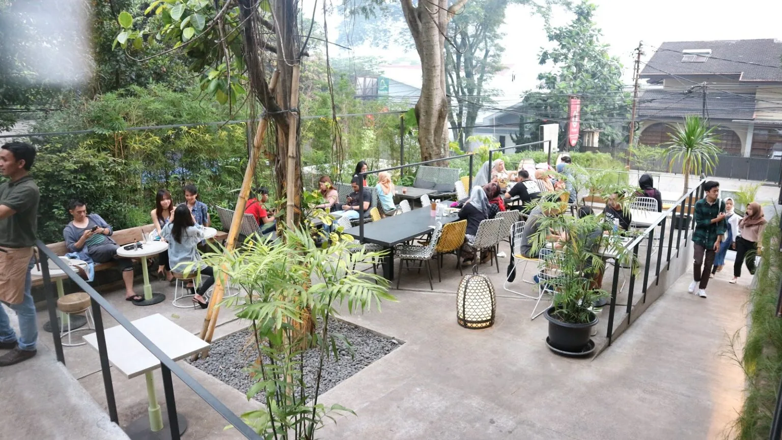 Tempat Makan Populer di Bandung, Hara Café and Resto