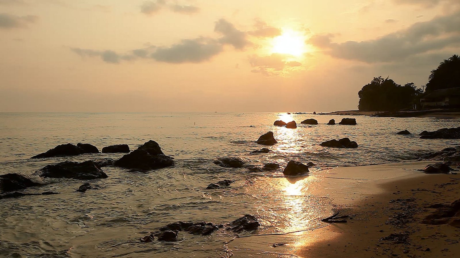 Ragam Wisata Pantai Jawa Timur dengan Aktivitas Menyenangkan