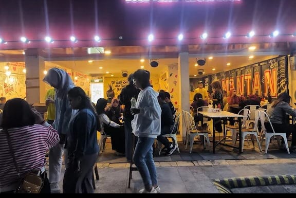10 Tempat Makan Murah dan Viral di Medsos Bandung 2025