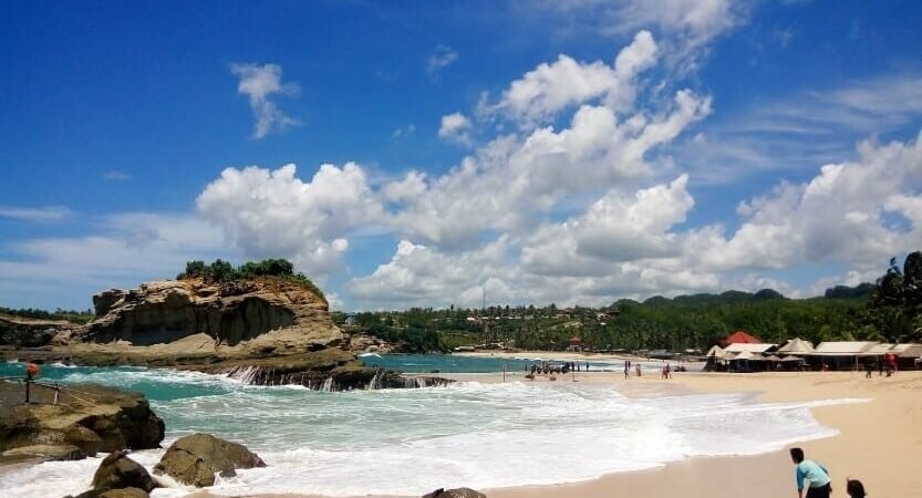 Pantai Klayar, Lokasi Jawa Timur Suasana Kelas Dunia