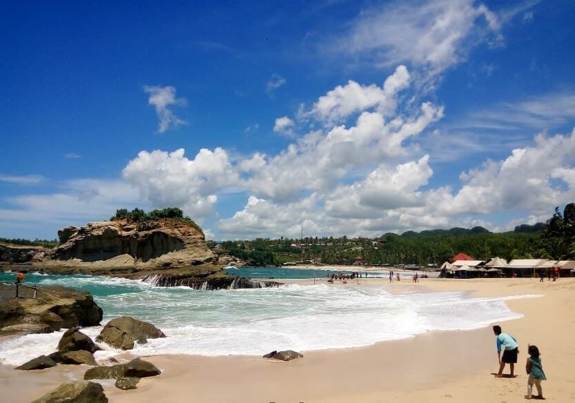 Pantai Klayar, Lokasi Jawa Timur Suasana Kelas Dunia