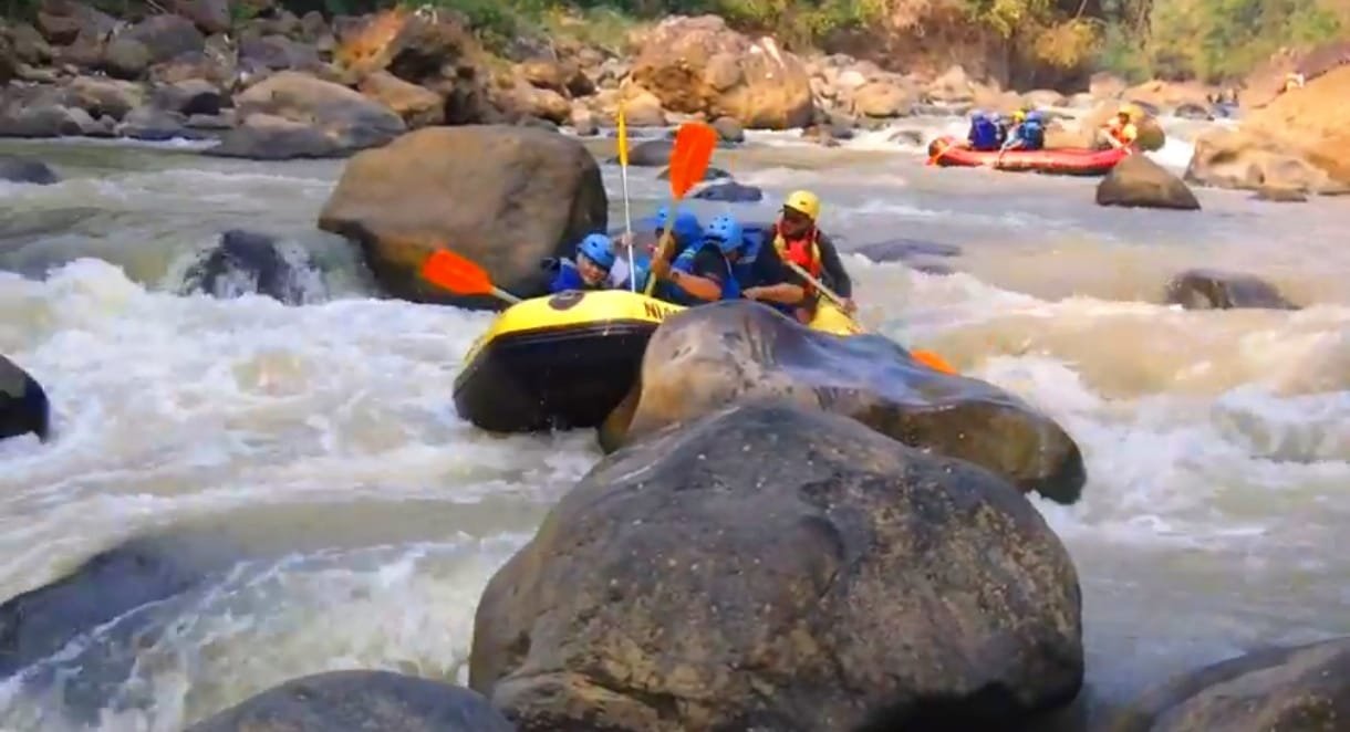 Rafting Sungai Citarik Sukabumi: Petualangan Seru dengan Sensasi Arung Jeram Terbaik