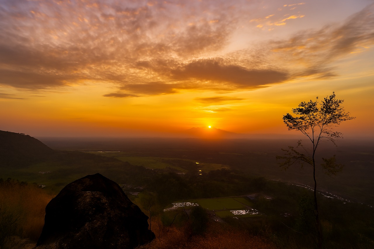 Puncak Sosok Bantul: Destinasi Sunset Kekinian di Jogja yang Wajib Dikunjungi