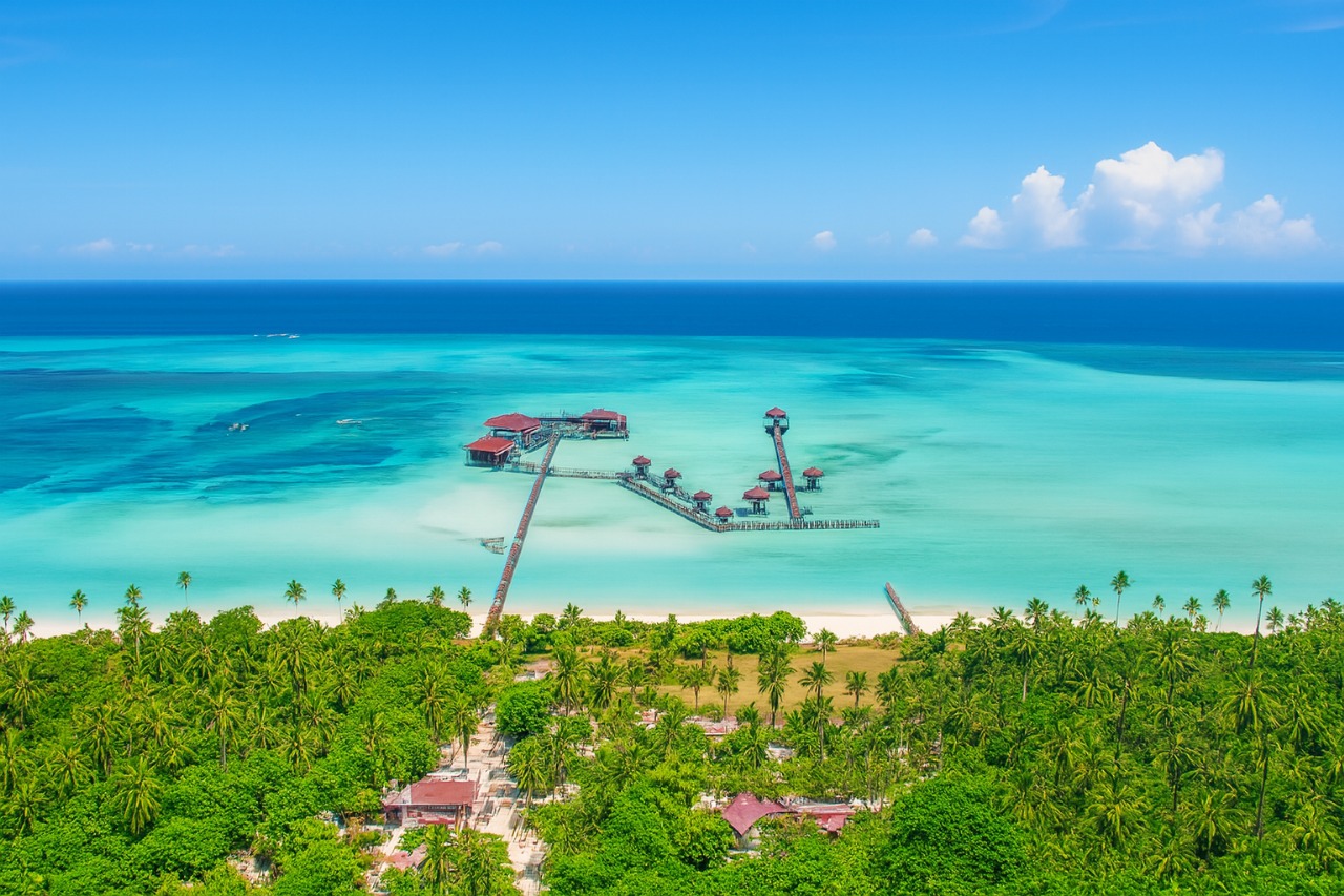 Pulau Derawan Kalimantan Timur: Surga Tropis dengan Kehangatan yang Nyata