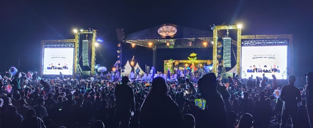 Kang Dedi Mulyadi Meriahkan Pantai Ciwidig: Lautan Manusia di Abdi Nagri Nganjang ka Warga