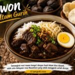 Nasi rawon khas Jawa Timur dengan kuah hitam kluwek, daging sapi, tauge dan telur asin.